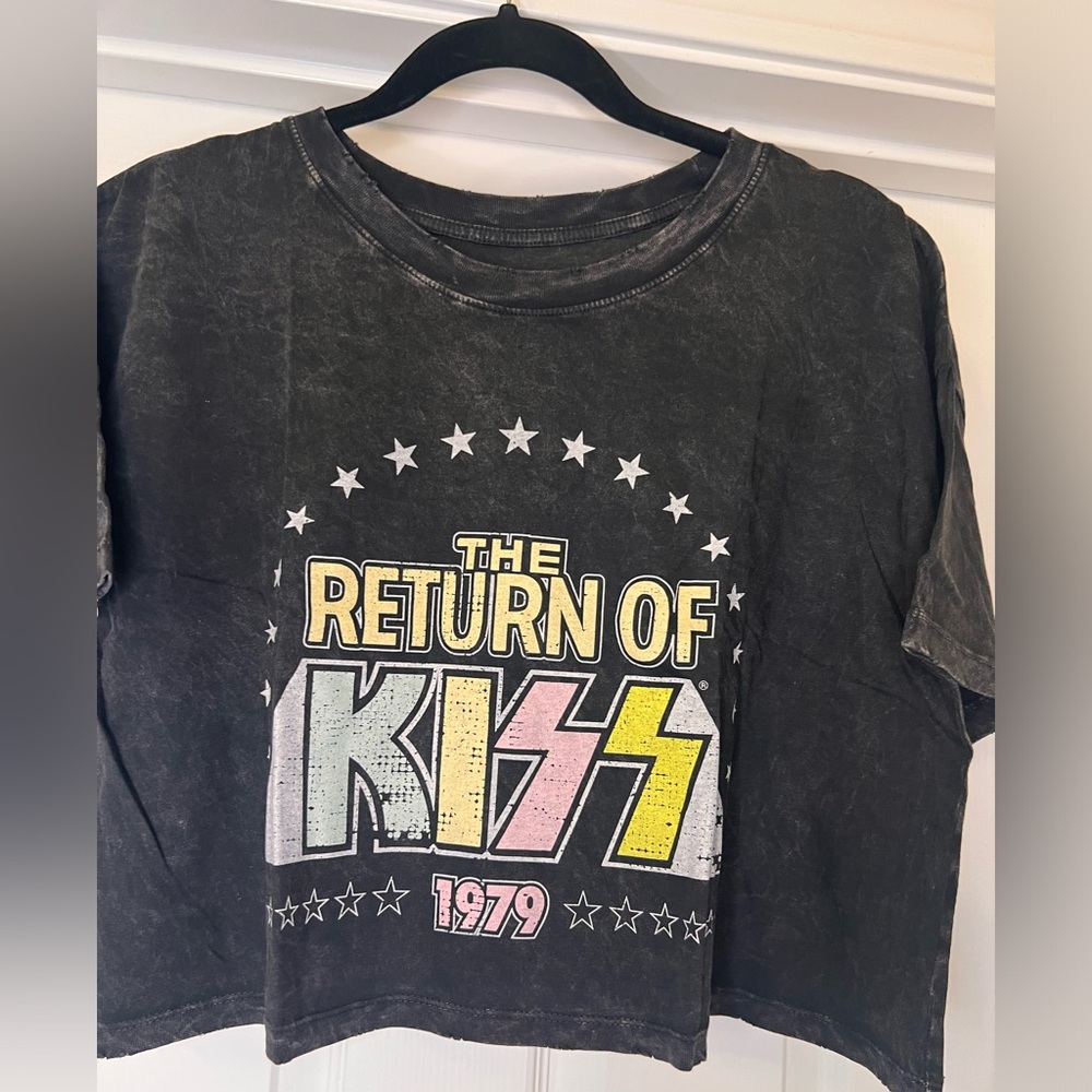 Cropped Oversize KISS Band Tee - Grunge Rock Return of KISS Graphic Tee - Black